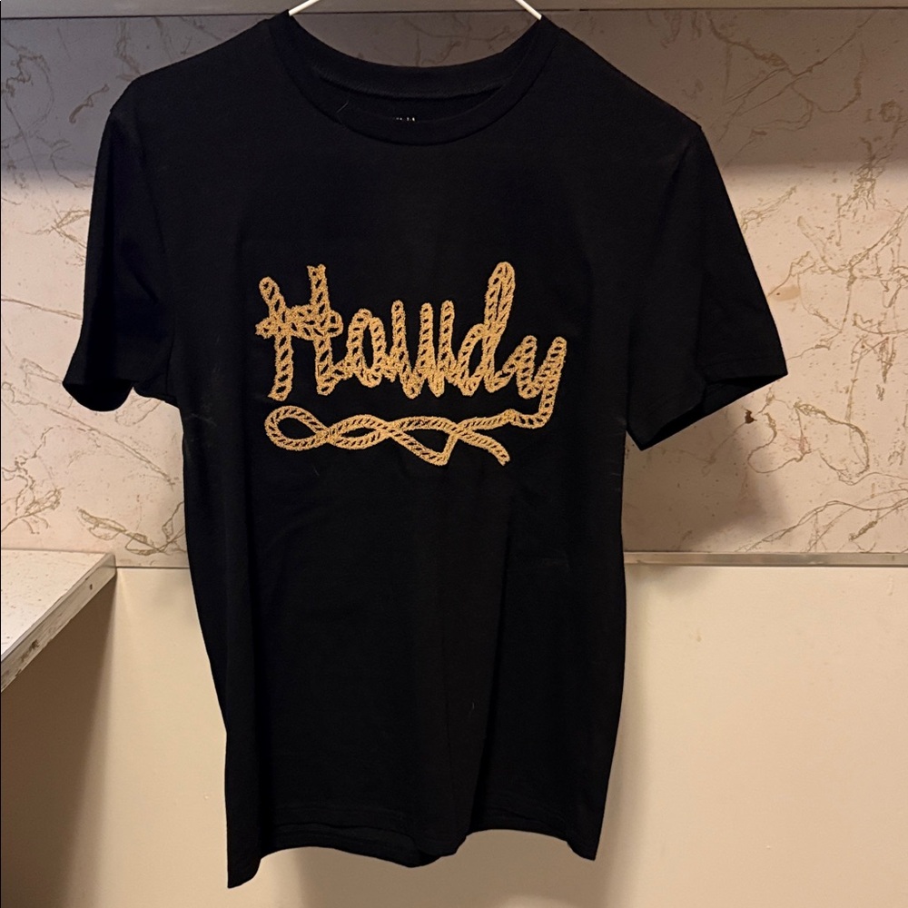Chic Black Tee with Gold 'Howdy' Design